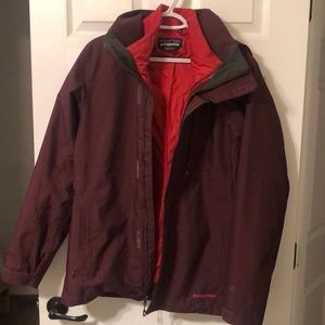 Women’s Patagonia double lined winter coat.